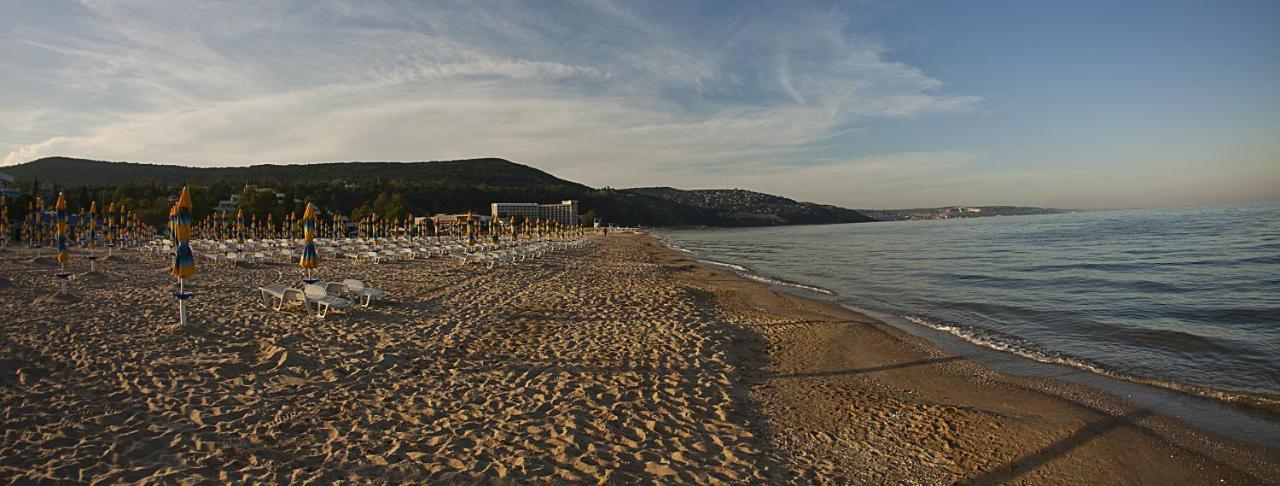 Hotel Oasis Albena Exterior photo